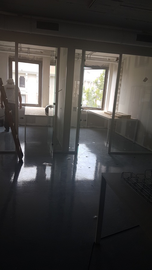 EN CONSTRUCCION OFICINAS