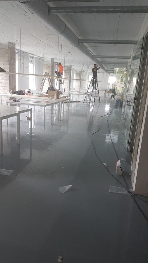 EN CONSTRUCCION OFICINAS