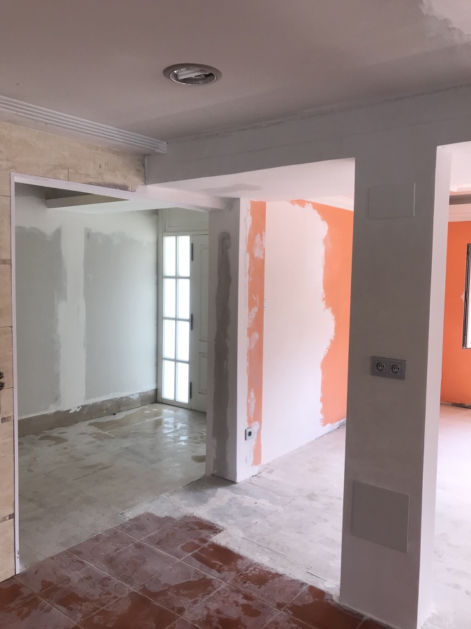 Enlucido en todo el salón