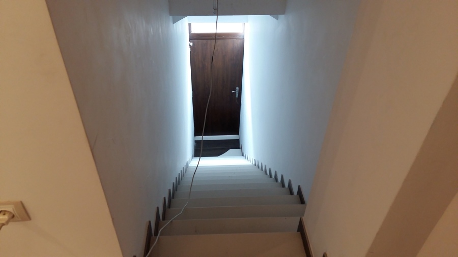 Escalera acceso a vivienda