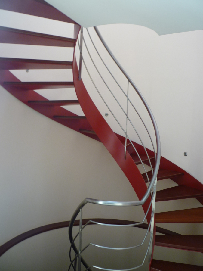 Escalera de caracol con baranda en acero Inoxidable