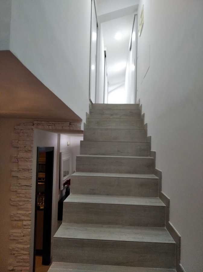 Escalera de hormigón interior