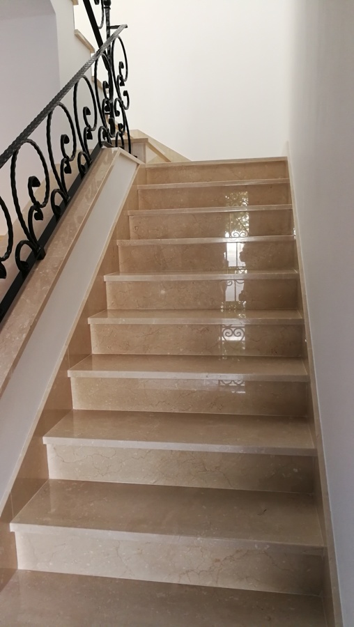 Escalera en Mármol Crema Marfil | Ideas Reformas Viviendas