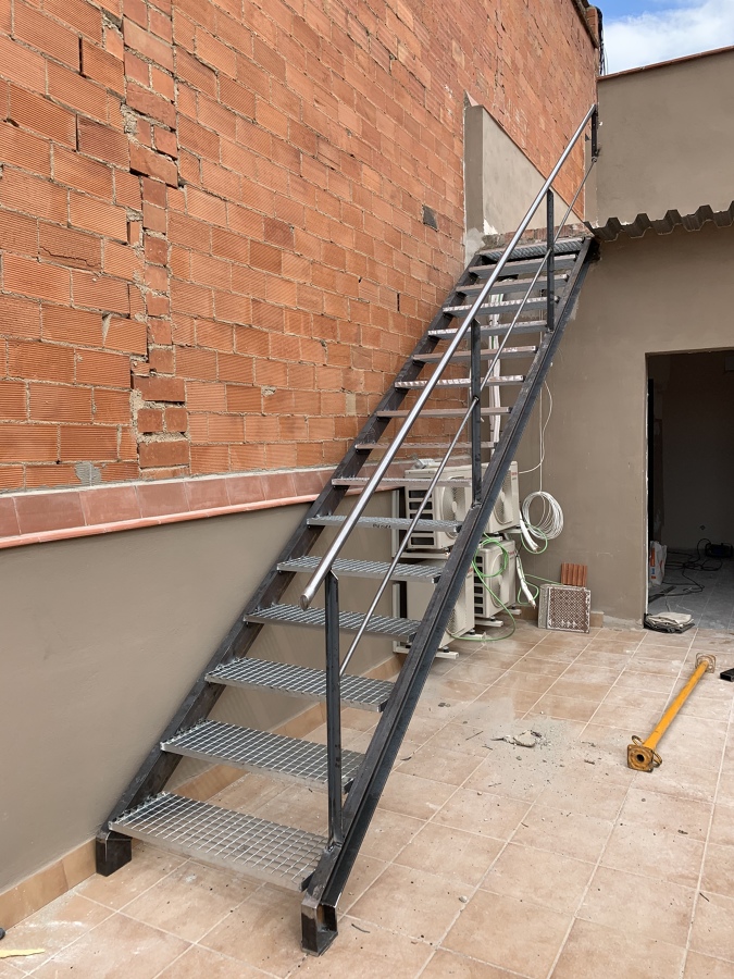 Escalera metálica