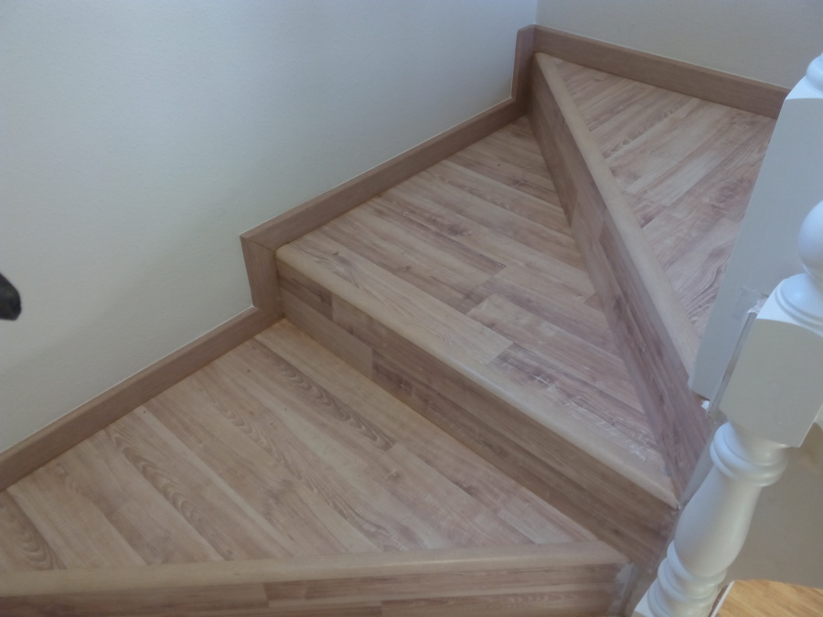 Foto: Escalera y Pasillo de arriba Acabados de Pintura Solavilla