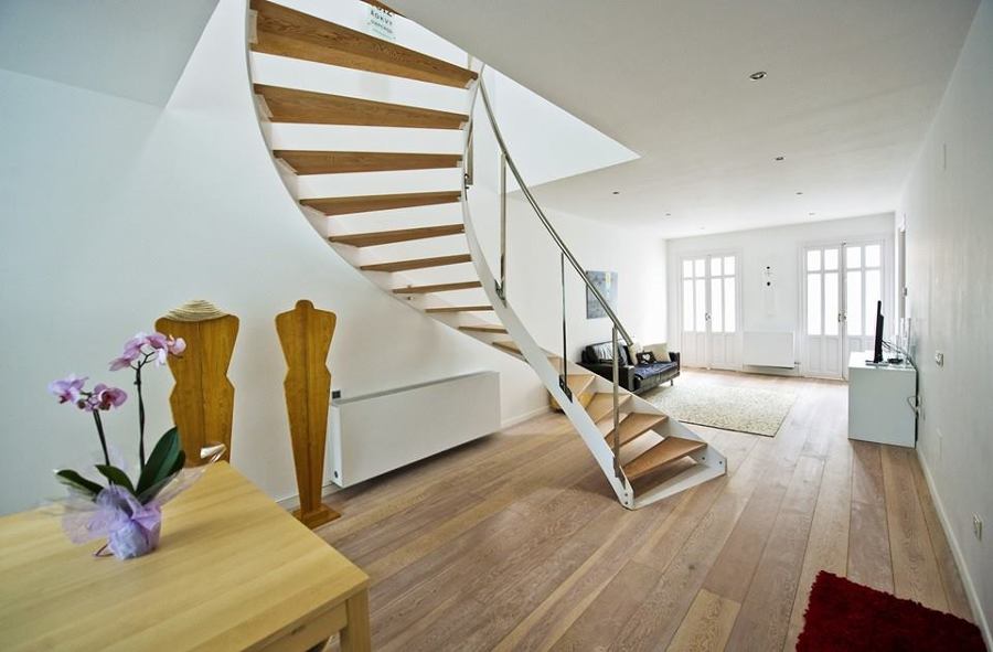 Escalera y salón