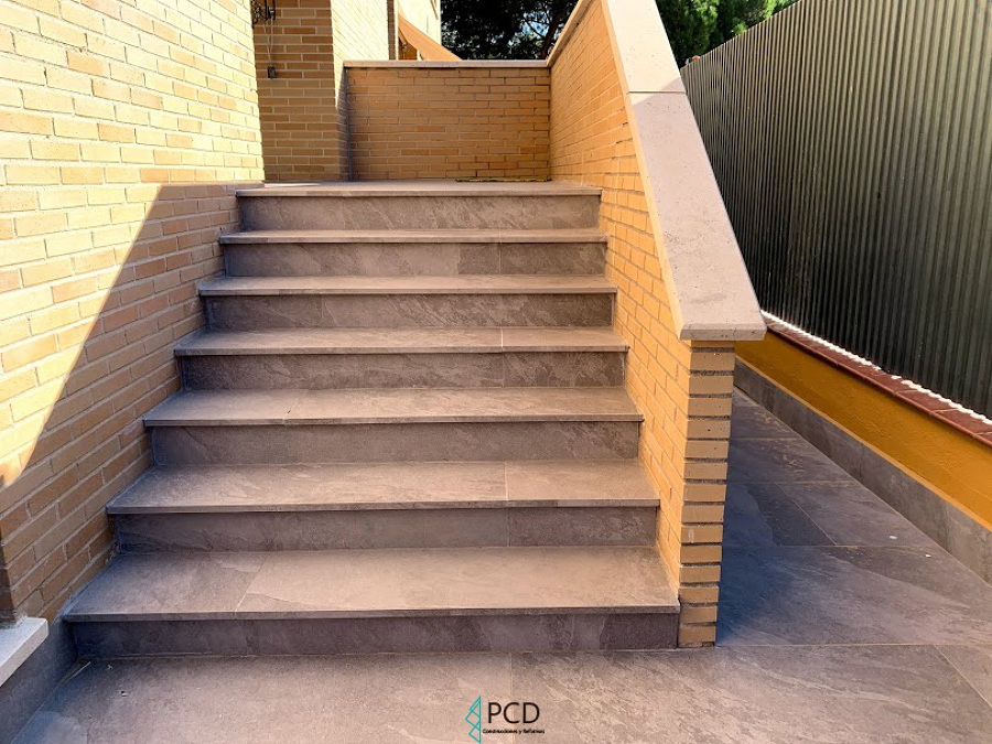 Escaleras entrada a vivienda