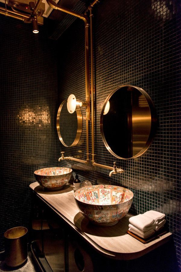 baño oscuro