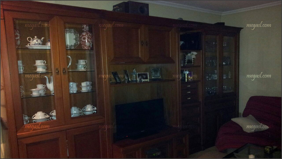 Estado original de la librería, antes de lacar en blanco