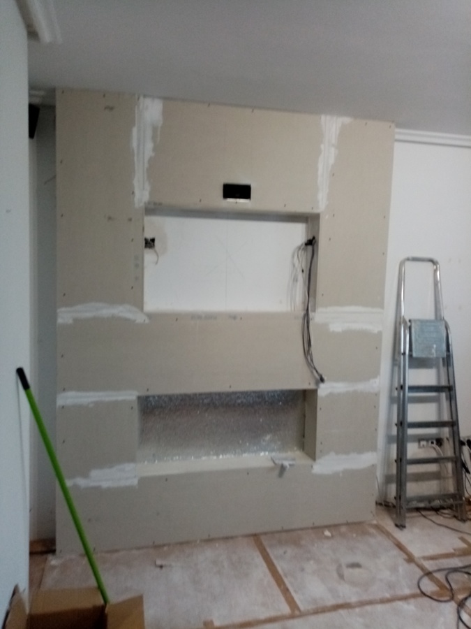 Chimenea Incrustada con Revestimiento de Piedra | Ideas Reformas Viviendas