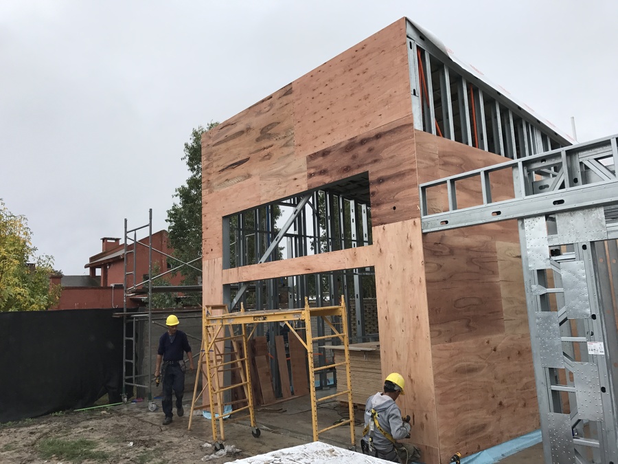 Estructura rigidizada con placas de fenolico