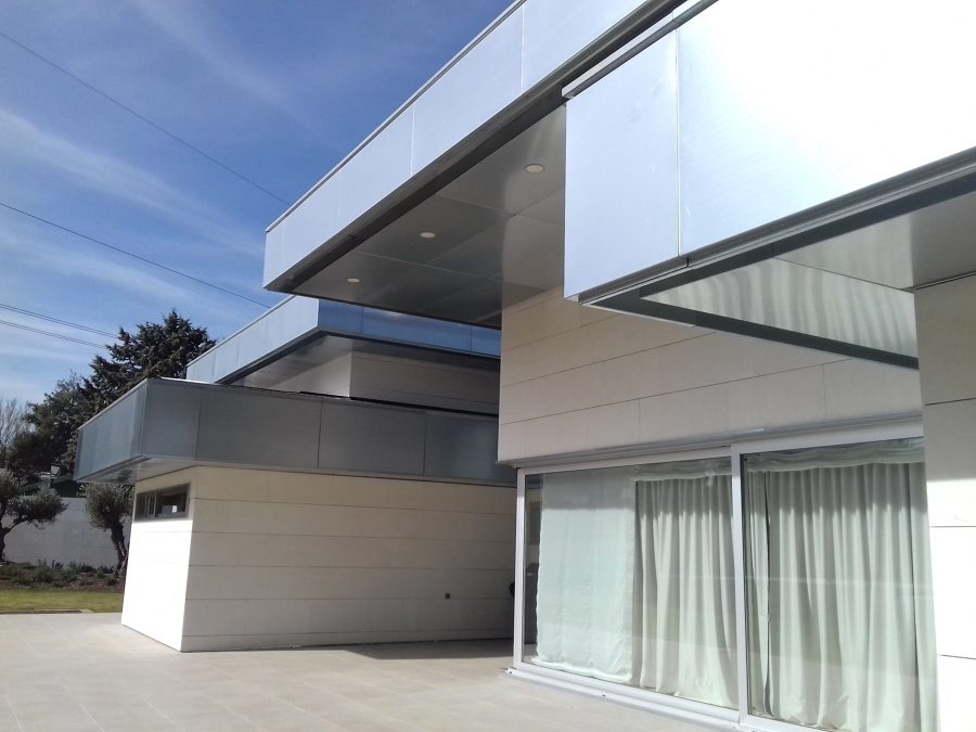 FACHADA A PISCINA