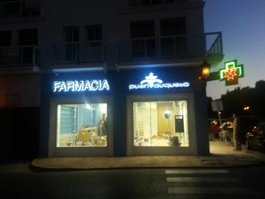 fachada noche iluminacion