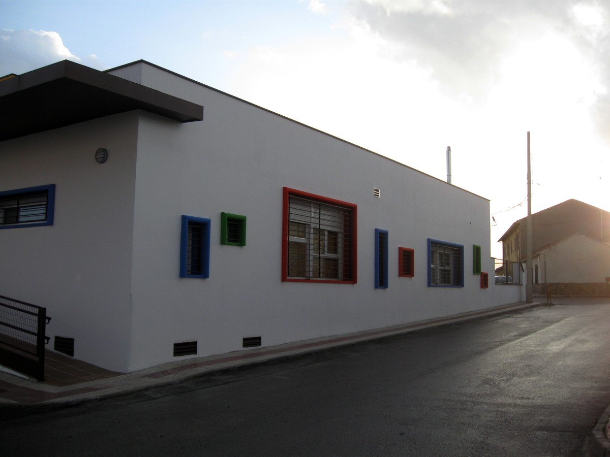 FACHADA POSTERIOR GUARDERIA INFANTIL
