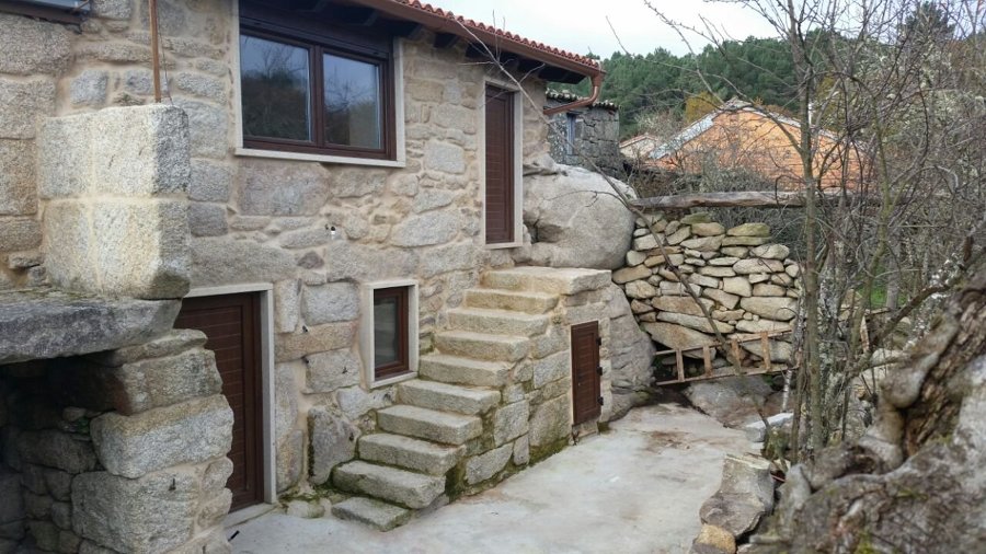 Fachada y patio