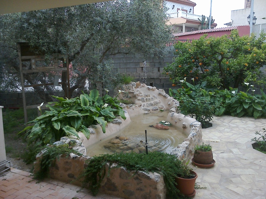 Foto: Spas Incluido en Piscina Rebosante con Cascada de Piscijardin S.L