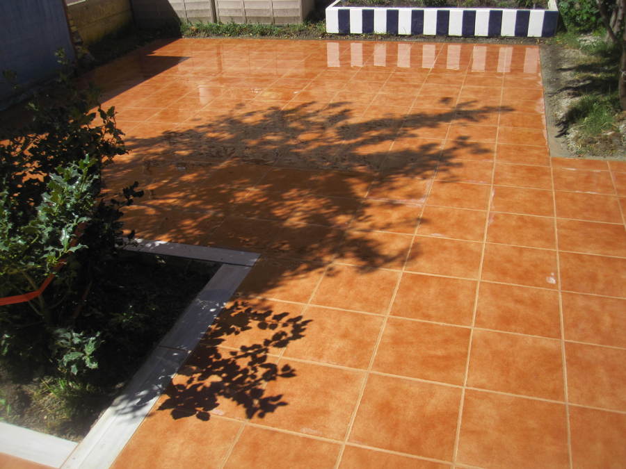 Gres y jardinera.