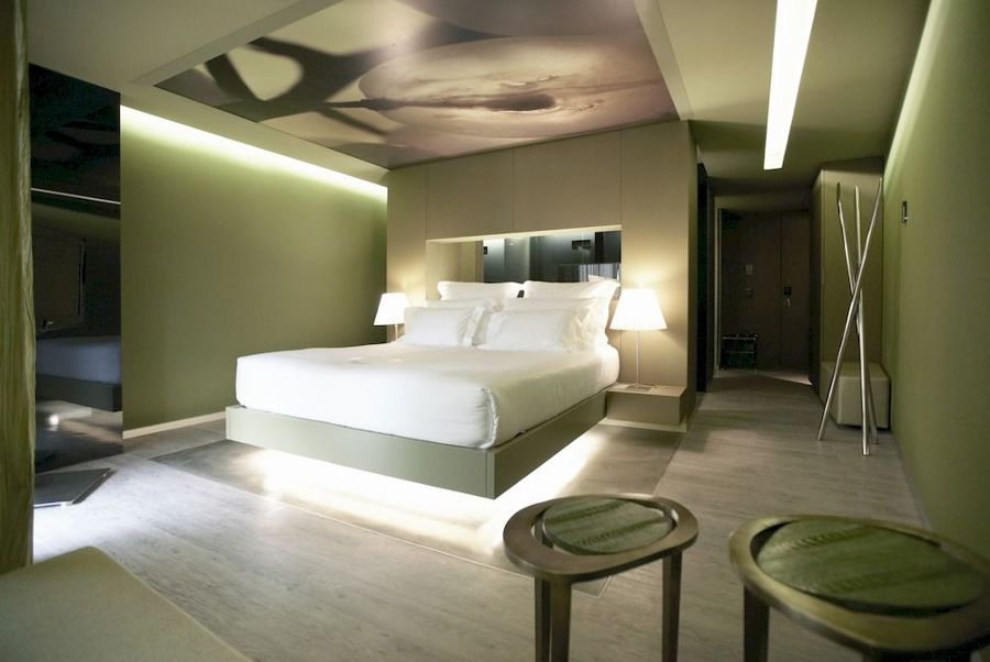 Habitación con iluminación indirecta