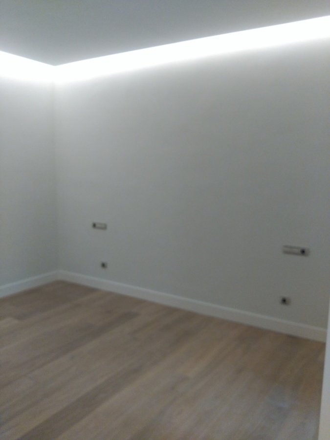 Habitación con luz indirecta
