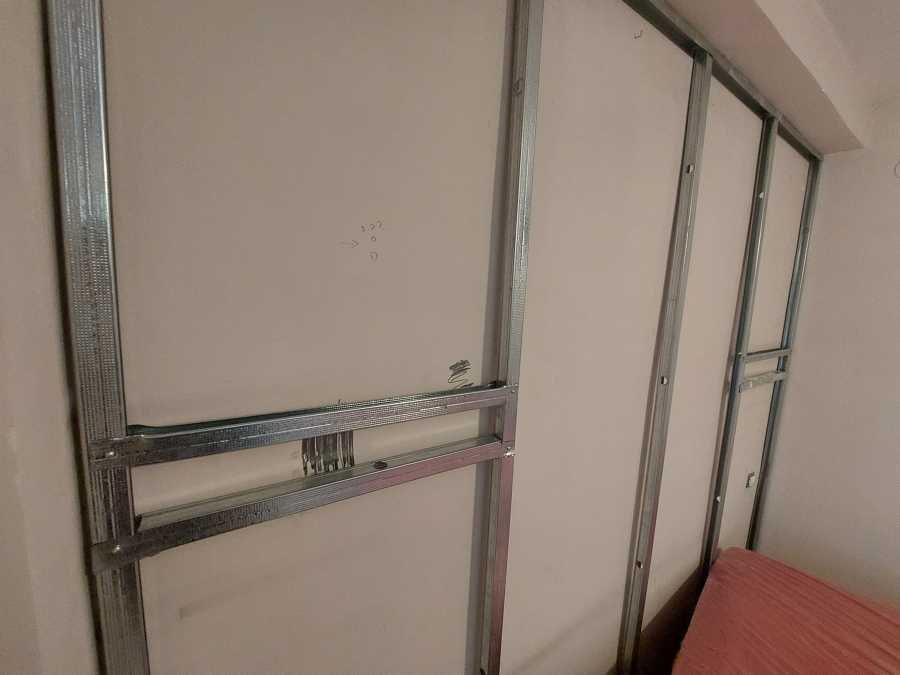 Habitación con montantes