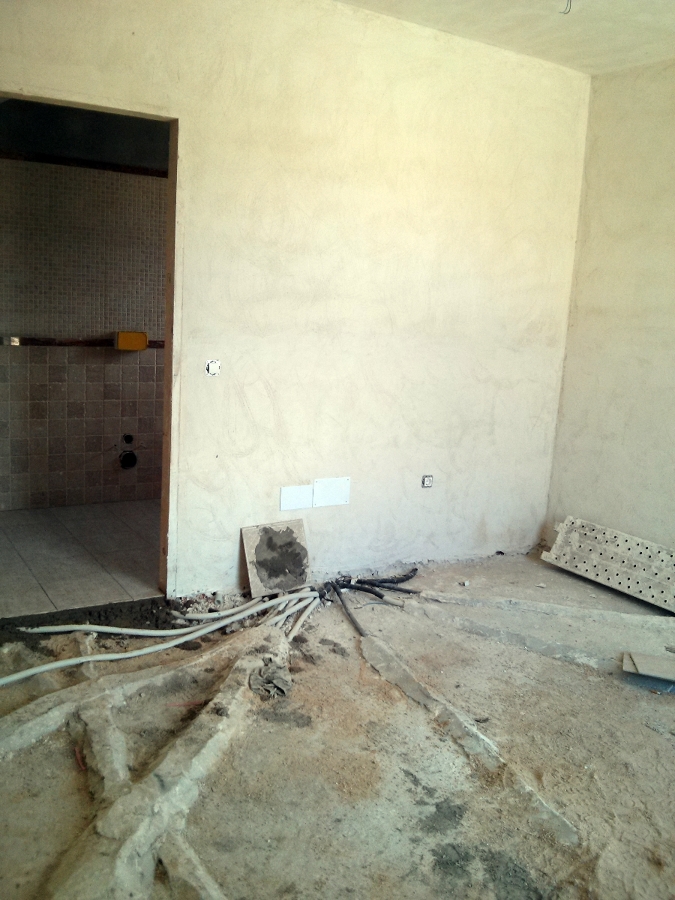 Habitacion del armario y puertas en obras