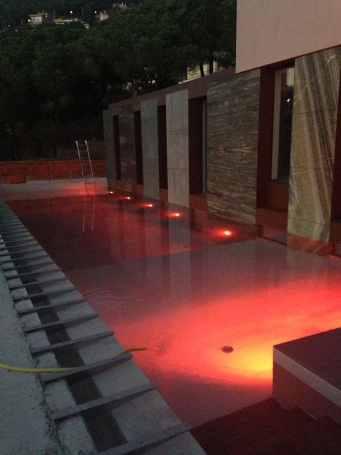 Fibra Óptica para una Piscina Desbordante de Welltech94 | Ideas