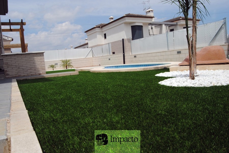 Instalacion de Cesped Artificial y Tarima de exterior sintética