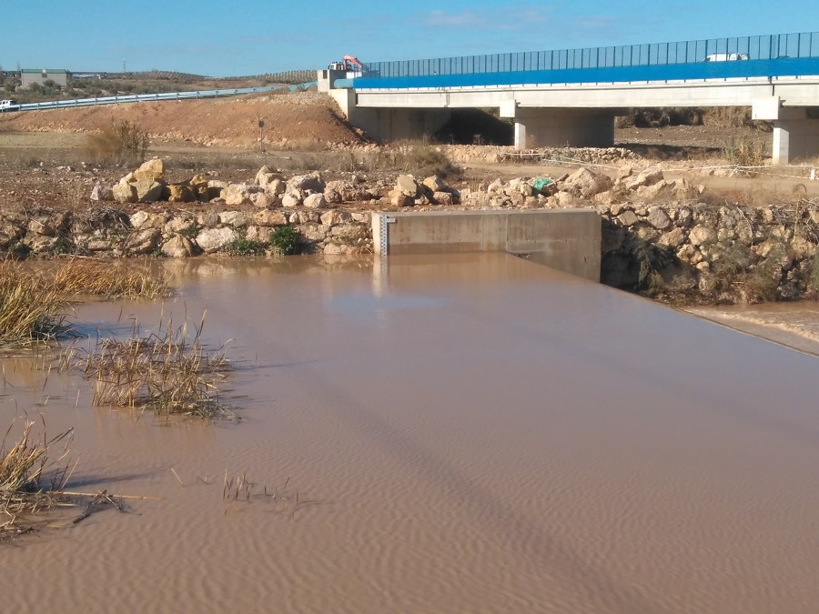 INSTALACION DE ESCALAS PARA MEDIDA NIVEL EMBALSES Y PRESAS