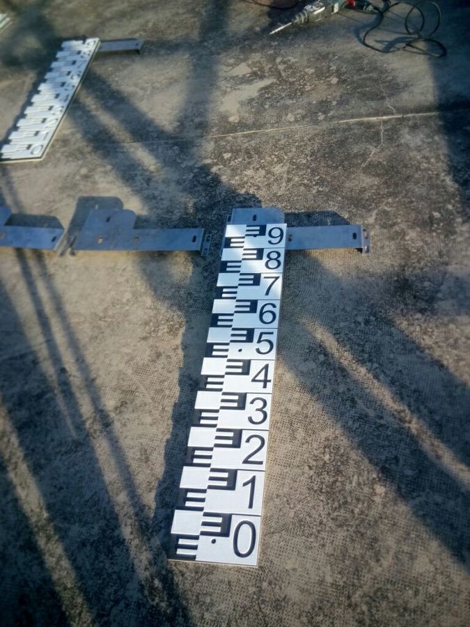 INSTALACION DE ESCALAS PARA MEDIDA NIVEL EMBALSES Y PRESAS