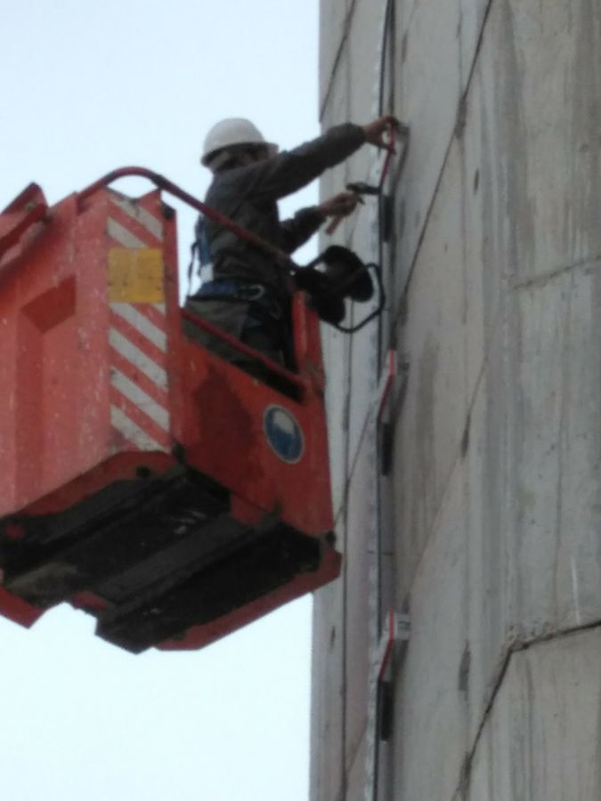 INSTALACION DE ESCALAS PARA MEDIDA NIVEL EMBALSES Y PRESAS