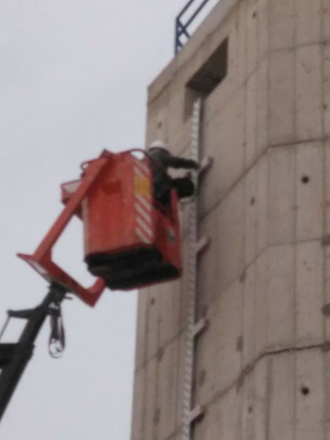 INSTALACION DE ESCALAS PARA MEDIDA NIVEL EMBALSES Y PRESAS