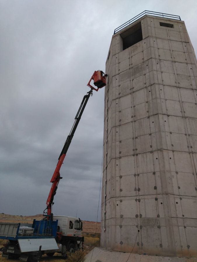 INSTALACION DE ESCALAS PARA MEDIDA NIVEL EMBALSES Y PRESAS
