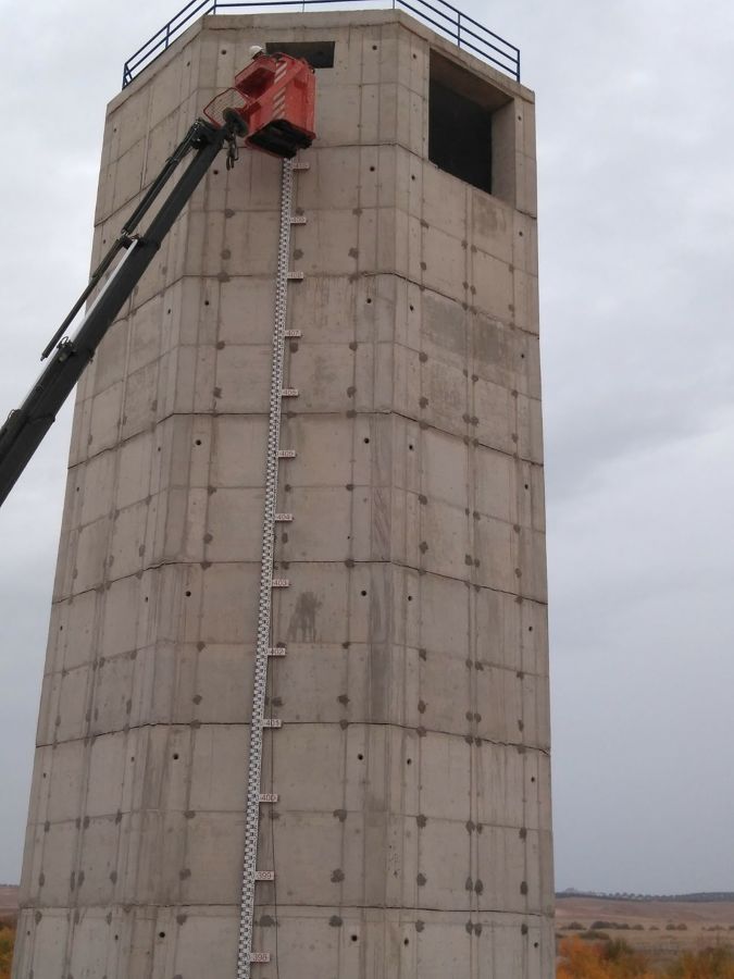 INSTALACION DE ESCALAS PARA MEDIDA NIVEL EMBALSES Y PRESAS