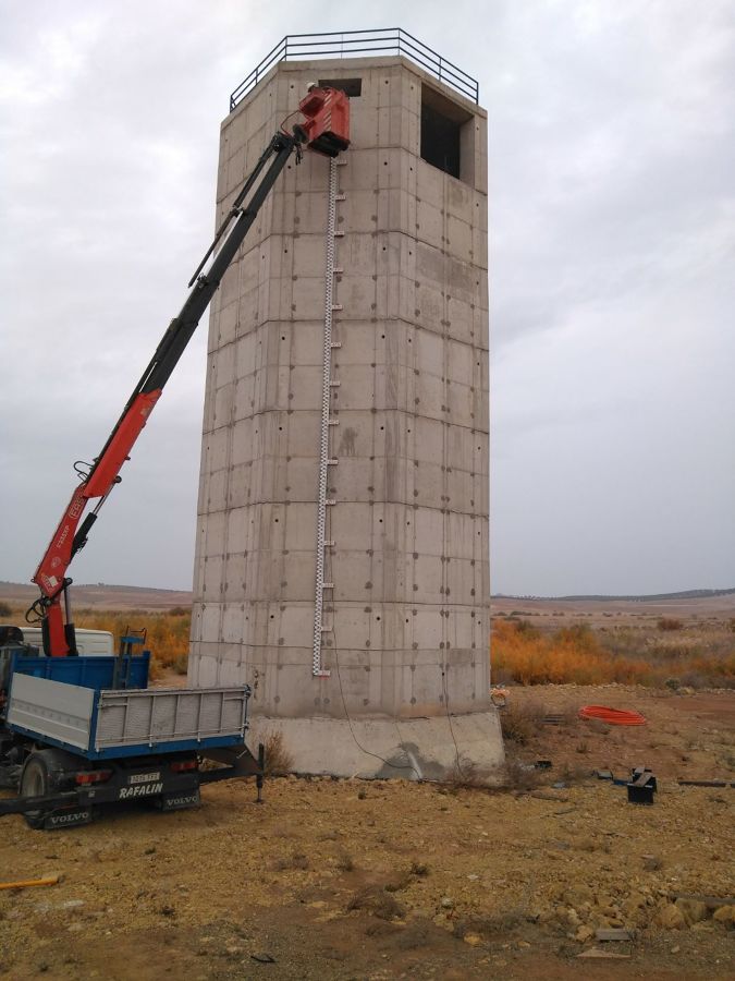 INSTALACION DE ESCALAS PARA MEDIDA NIVEL EMBALSES Y PRESAS