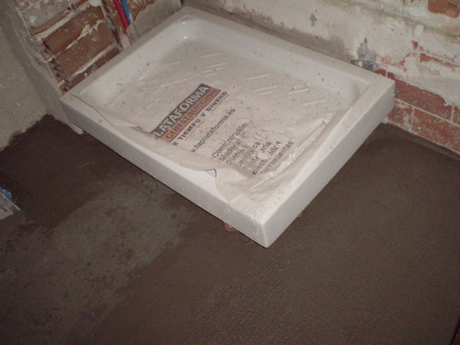 Instalacion de plato de ducha y nivelacion de suelo