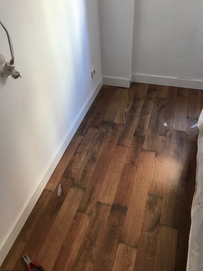 Instalación de Suelo Laminado, Rodapies y Puertas de Paso | Ideas