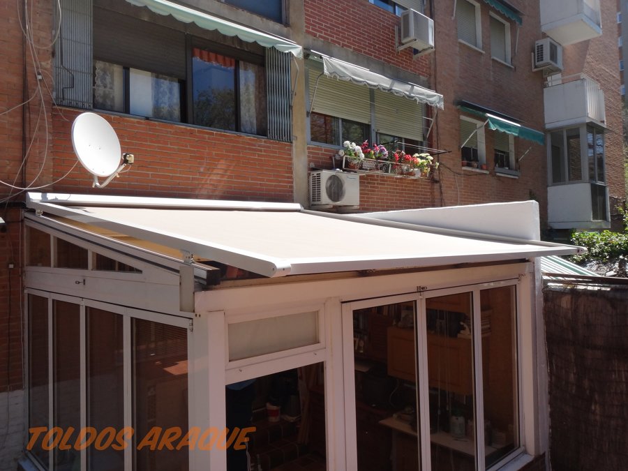 Instalación de un toldo veranda en Hortaleza – Madrid.
