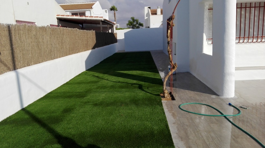 Instalando el cesped artificial