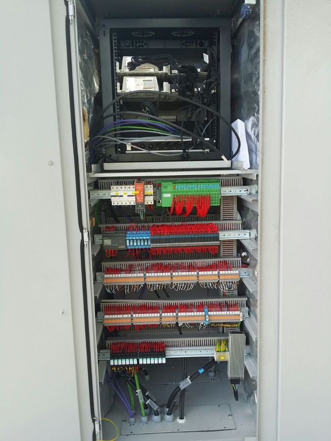 INTERIOR DE LOS CUADROS ELÉCTRICOS EN EL AEROPUERTO DE GRAN CANARIA
