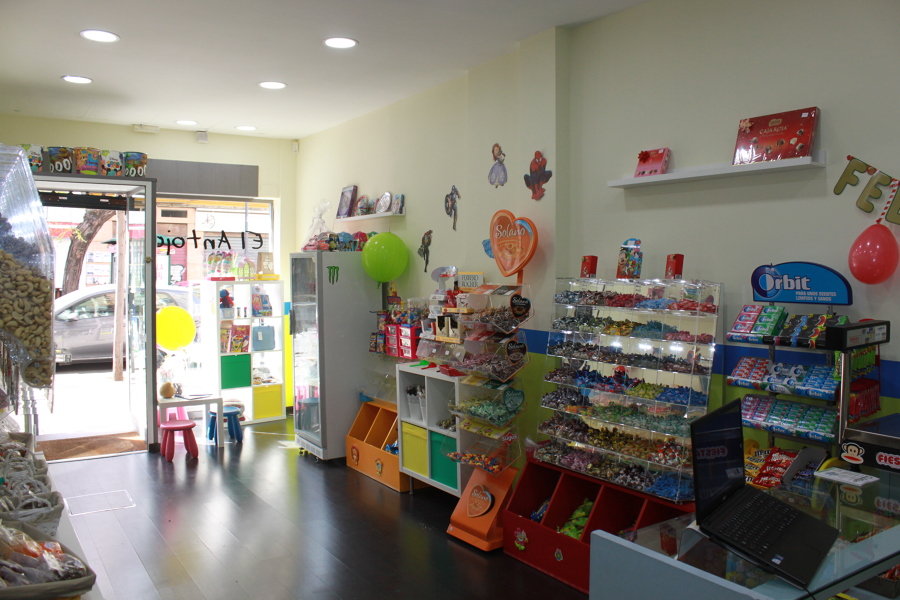 Interior tienda.