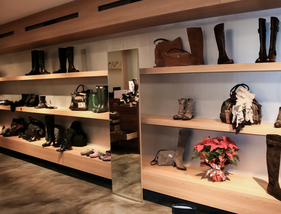 Foto: Fachada Zapatería de Adela Xirau Disseny D'interiors #609863 ...