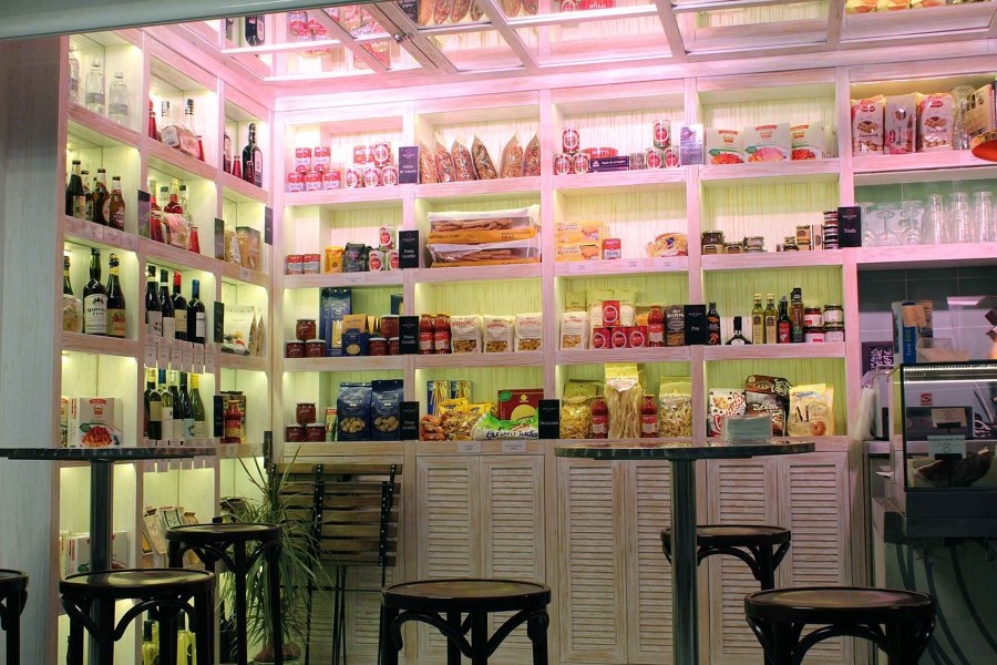 Interior06