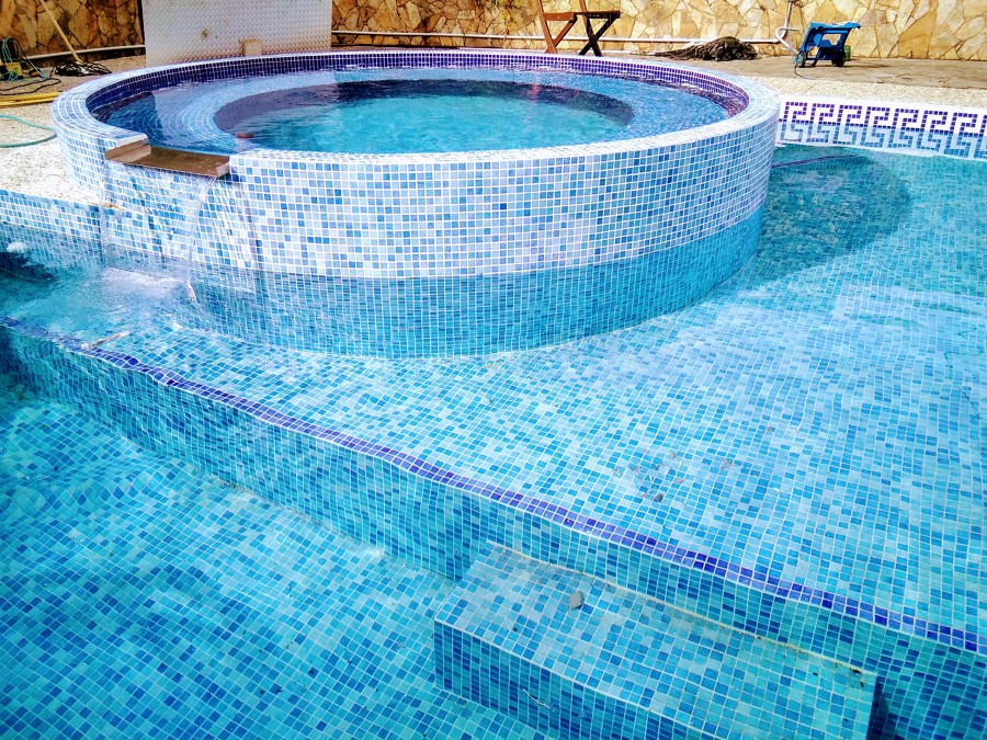 JACUZZI PISCINA