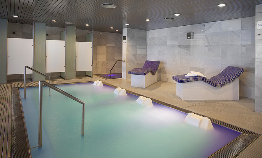 Jacuzzi y duchas