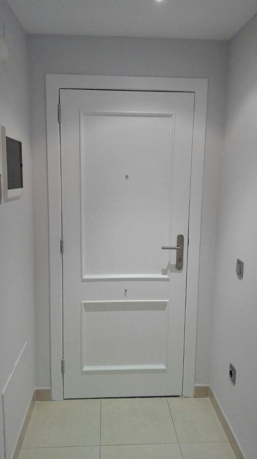 LACADO DE PUERTAS