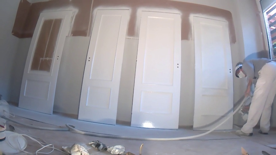 lacando puertas