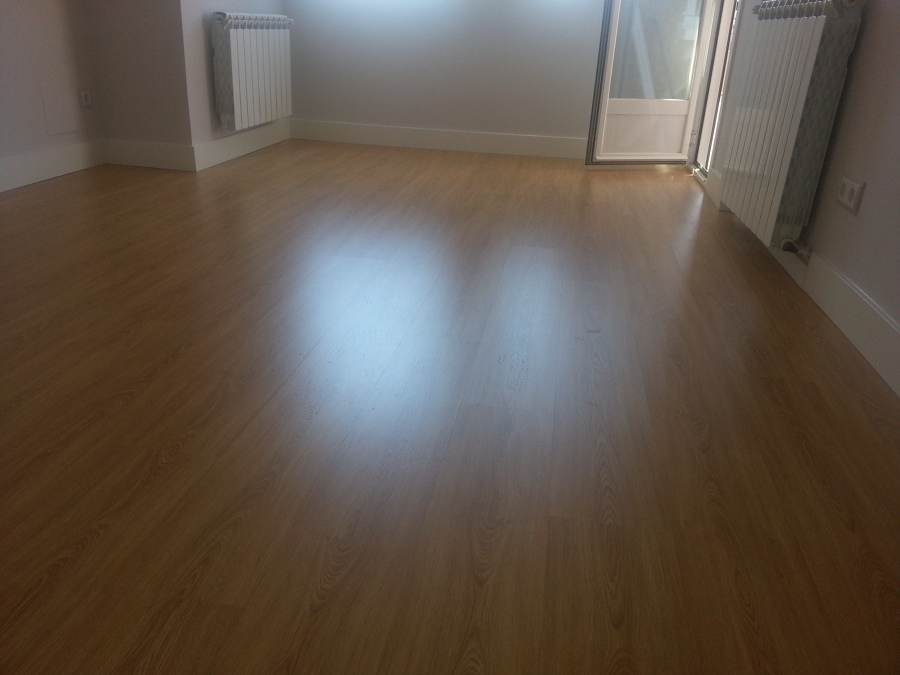 Laminado Quick Steep y rodapie lacado