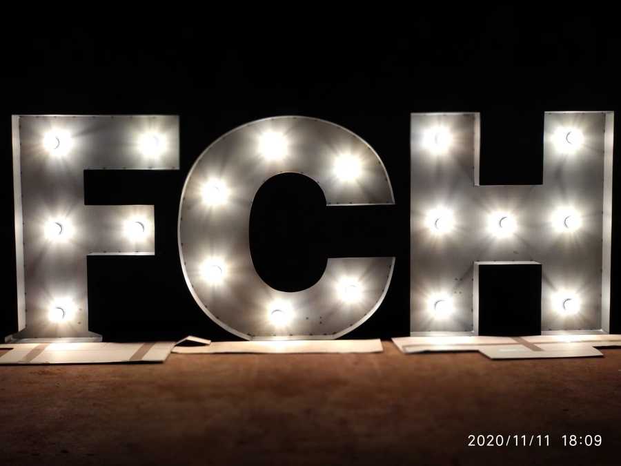 Letras gigantes para eventos con iluminación