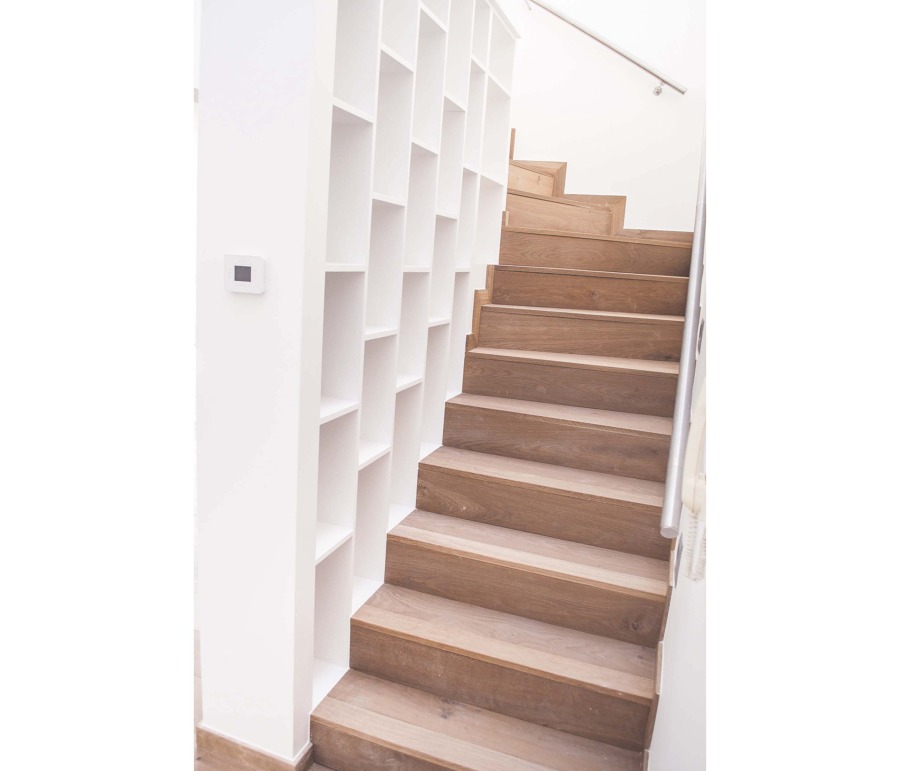 Libreria en escalera madera 
