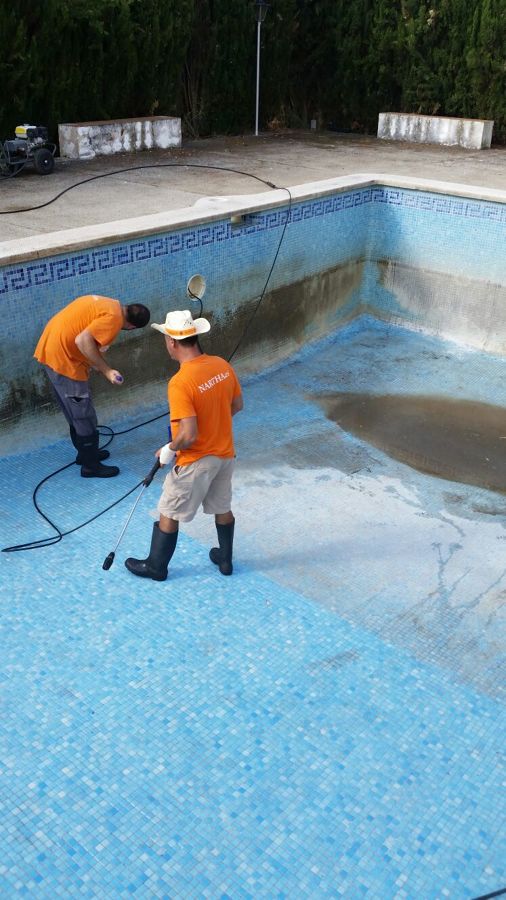 LIMPIEZA PISCINA